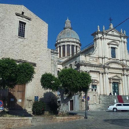 Willa Vista Mare Tra I Luoghi Di Montalbano Punta Secca Zewnętrze zdjęcie