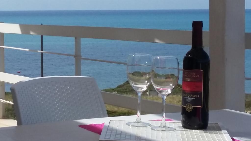 Willa Vista Mare Tra I Luoghi Di Montalbano Punta Secca Zewnętrze zdjęcie